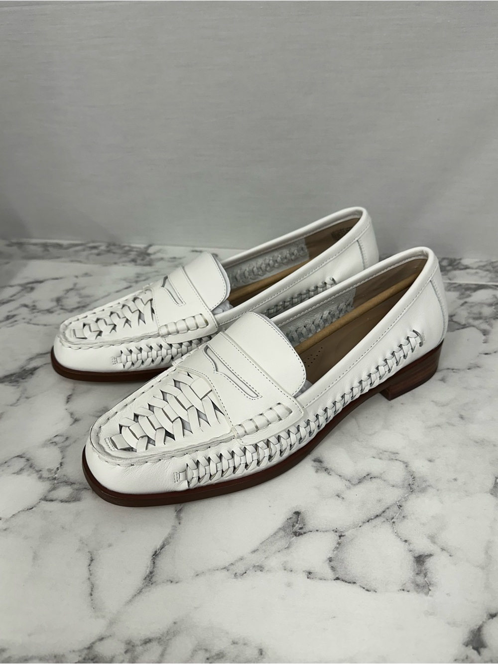 Giani Bernini Women’s Brynlee white woven loafers size 10